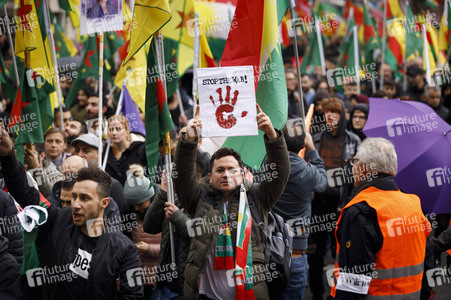 Demonstration gegen die türkische Militär-Offensive in Nordsyrien in Köln