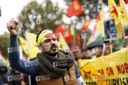Demonstration gegen die türkische Militär-Offensive in Nordsyrien in Köln