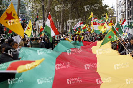 Demonstration gegen die türkische Militär-Offensive in Nordsyrien in Köln