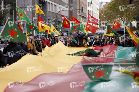 Demonstration gegen die türkische Militär-Offensive in Nordsyrien in Köln
