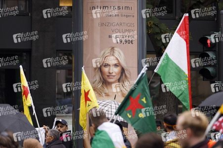 Demonstration gegen die türkische Militär-Offensive in Nordsyrien in Köln