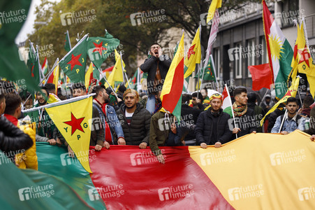 Demonstration gegen die türkische Militär-Offensive in Nordsyrien in Köln