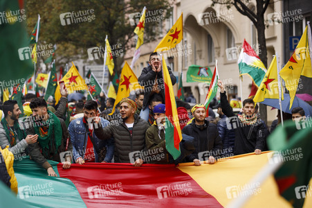 Demonstration gegen die türkische Militär-Offensive in Nordsyrien in Köln