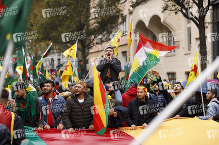 Demonstration gegen die türkische Militär-Offensive in Nordsyrien in Köln