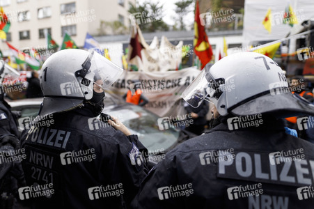 Demonstration gegen die türkische Militär-Offensive in Nordsyrien in Köln