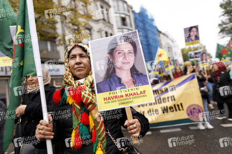 Demonstration gegen die türkische Militär-Offensive in Nordsyrien in Köln