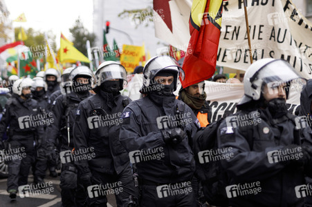 Demonstration gegen die türkische Militär-Offensive in Nordsyrien in Köln