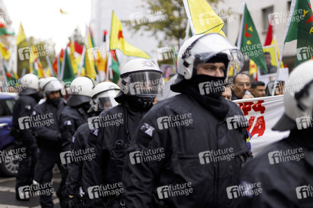 Demonstration gegen die türkische Militär-Offensive in Nordsyrien in Köln