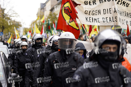Demonstration gegen die türkische Militär-Offensive in Nordsyrien in Köln