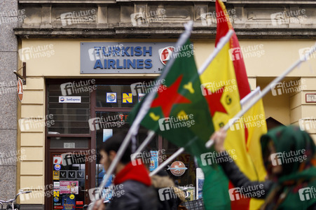 Demonstration gegen die türkische Militär-Offensive in Nordsyrien in Köln
