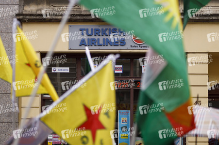 Demonstration gegen die türkische Militär-Offensive in Nordsyrien in Köln