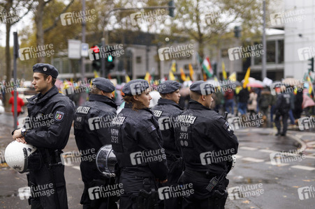 Demonstration gegen die türkische Militär-Offensive in Nordsyrien in Köln