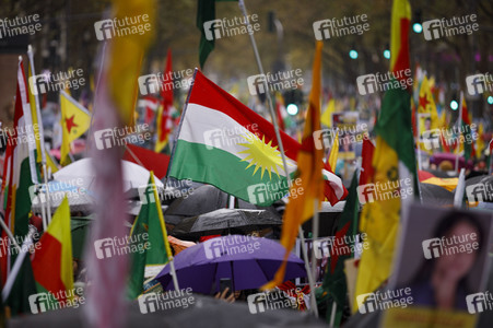 Demonstration gegen die türkische Militär-Offensive in Nordsyrien in Köln