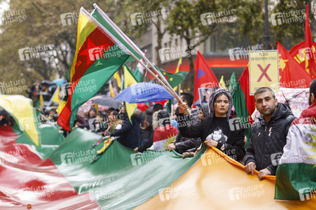 Demonstration gegen die türkische Militär-Offensive in Nordsyrien in Köln