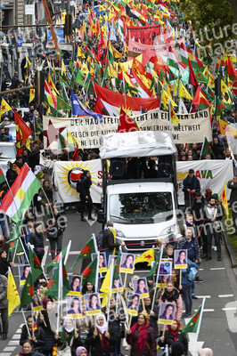Demonstration gegen die türkische Militär-Offensive in Nordsyrien in Köln