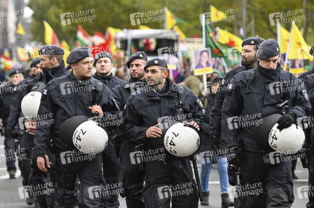 Demonstration gegen die türkische Militär-Offensive in Nordsyrien in Köln