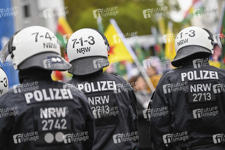Demonstration gegen die türkische Militär-Offensive in Nordsyrien in Köln