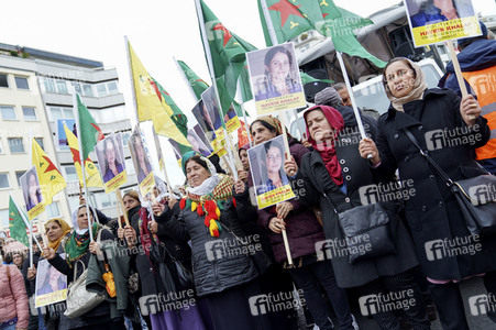 Demonstration gegen die türkische Militär-Offensive in Nordsyrien in Köln