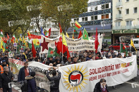 Demonstration gegen die türkische Militär-Offensive in Nordsyrien in Köln