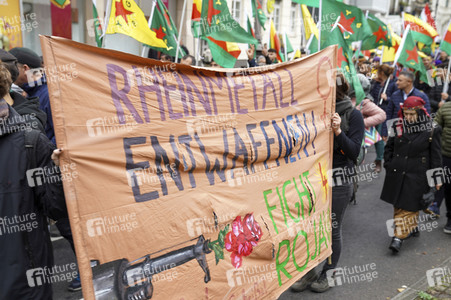 Demonstration gegen die türkische Militär-Offensive in Nordsyrien in Köln