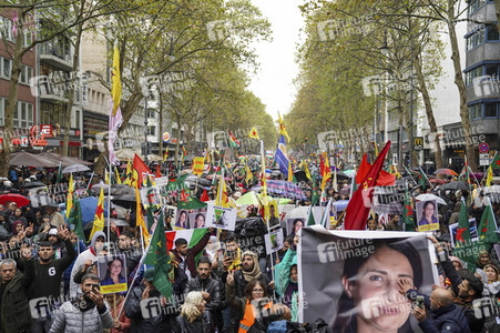 Demonstration gegen die türkische Militär-Offensive in Nordsyrien in Köln