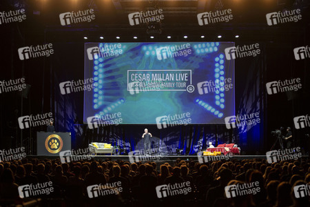 Auftritt von Cesar Millan in Erfurt
