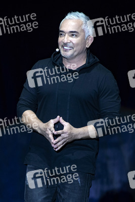 Auftritt von Cesar Millan in Erfurt