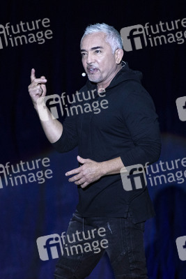 Auftritt von Cesar Millan in Erfurt