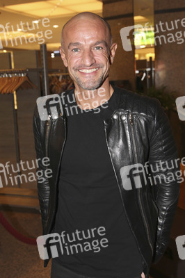 Late Night Shopping Party in Hamburg