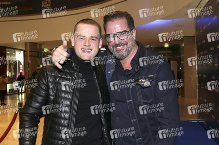 Late Night Shopping Party in Hamburg