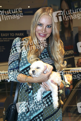 Late Night Shopping Party in Hamburg