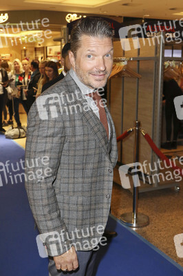 Late Night Shopping Party in Hamburg