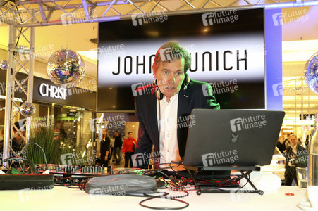 Late Night Shopping Party in Hamburg