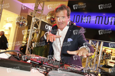 Late Night Shopping Party in Hamburg