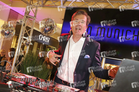 Late Night Shopping Party in Hamburg