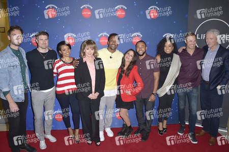 Eröffnung der 'Say Santa Photo Experience' in Glendale