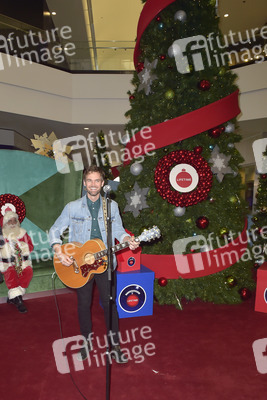 Eröffnung der 'Say Santa Photo Experience' in Glendale