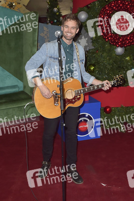 Eröffnung der 'Say Santa Photo Experience' in Glendale