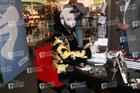 Buchsignierstunde mit Harald Glööckler in Dresden