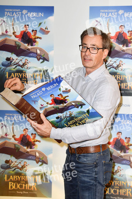 Theaterpremiere 'Im Labyrinth der Bücher' in Berlin