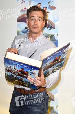 Theaterpremiere 'Im Labyrinth der Bücher' in Berlin