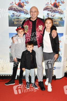 Theaterpremiere 'Im Labyrinth der Bücher' in Berlin