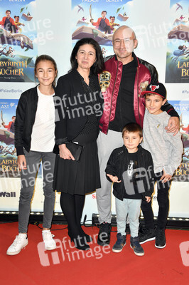 Theaterpremiere 'Im Labyrinth der Bücher' in Berlin