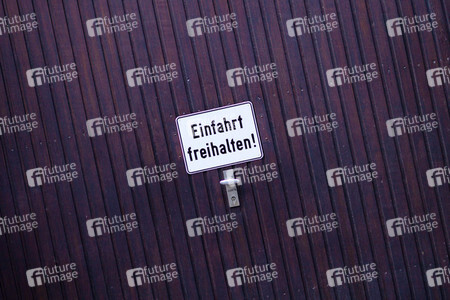 Symbolfoto Einfahrt freihalten