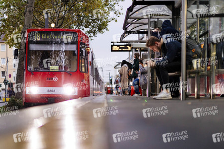Symbolfoto Bahnhaltestelle