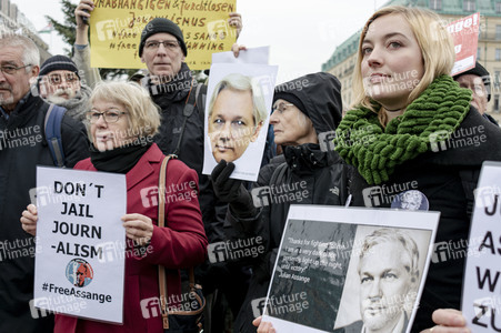 Enthüllung der Skupltur 'Anything to say?' in Berlin