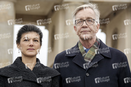 Enthüllung der Skupltur 'Anything to say?' in Berlin