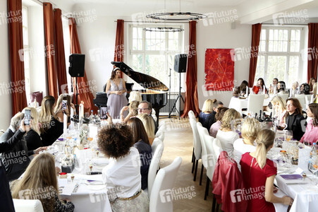 Christmas Ladies Lunch in Hamburg