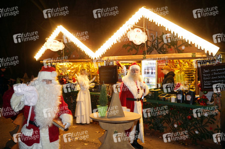 Weihnachtsmannvollversammlung der Berliner Weihnachtsmannzentrale im Tierpark Berlin