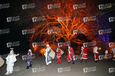 Weihnachtsmannvollversammlung der Berliner Weihnachtsmannzentrale im Tierpark Berlin